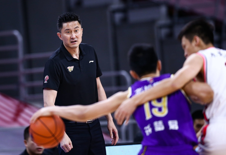 英雄联盟S15-关于里程碑夜！深圳男篮临场应变，欧超杯冲刺阶段刷纪录，气氛紧张，训练强度明显提升的信息