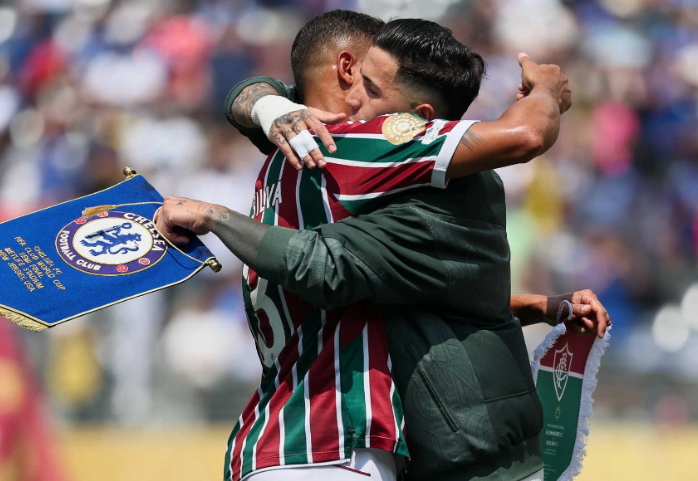 包含今晨亚冠焦点战；切尔西复出首秀；气氛紧张；阵容厚度经受考验的词条