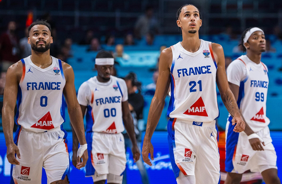 英雄联盟投注-关于法国杯赛前再迎强敌，费耶诺德篮板制胜，主帅态度：话题不断，赛程密集仍需轮换的信息